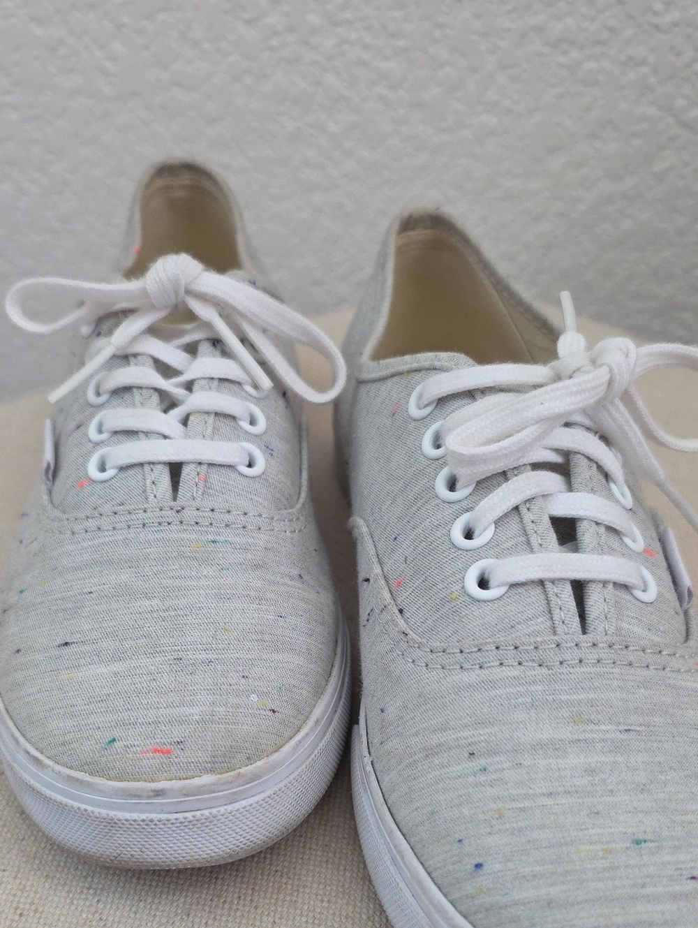 Womens Casual Lace-Up VANS in Light Gray with Confetti Speckle Size 7